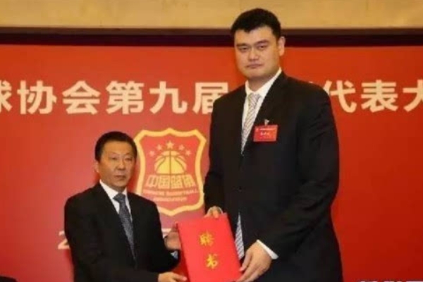 姚明什么時候擔任的籃協(xié)主席？